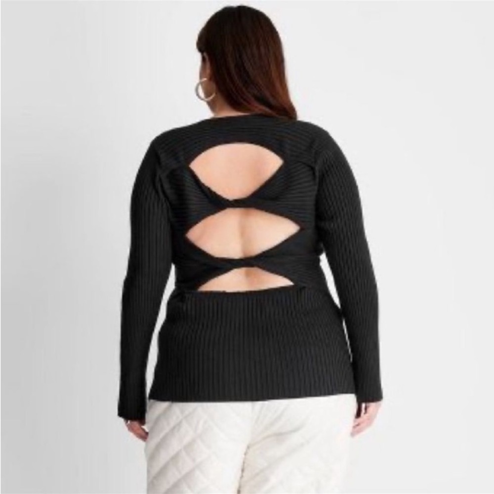 FUTURE COLLECTIVE Twist Open Back
Pullover Knit Sweater